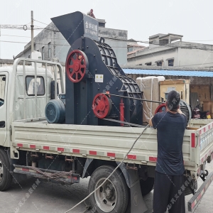 大型雙齒輥破碎機 無軸托輥滾筒篩分機發往上海