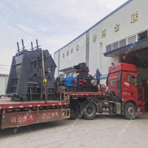 2PGC450X500狼牙破碎機發往湖南婁底破碎冰塊